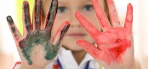 Çocuklar Resim Yapmalı