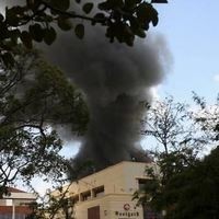 Kenya'daki AVM'de patlamalar sonrası siyah duman yükseliyor