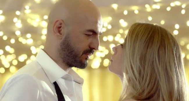 başrol oyuncusu oldu. 