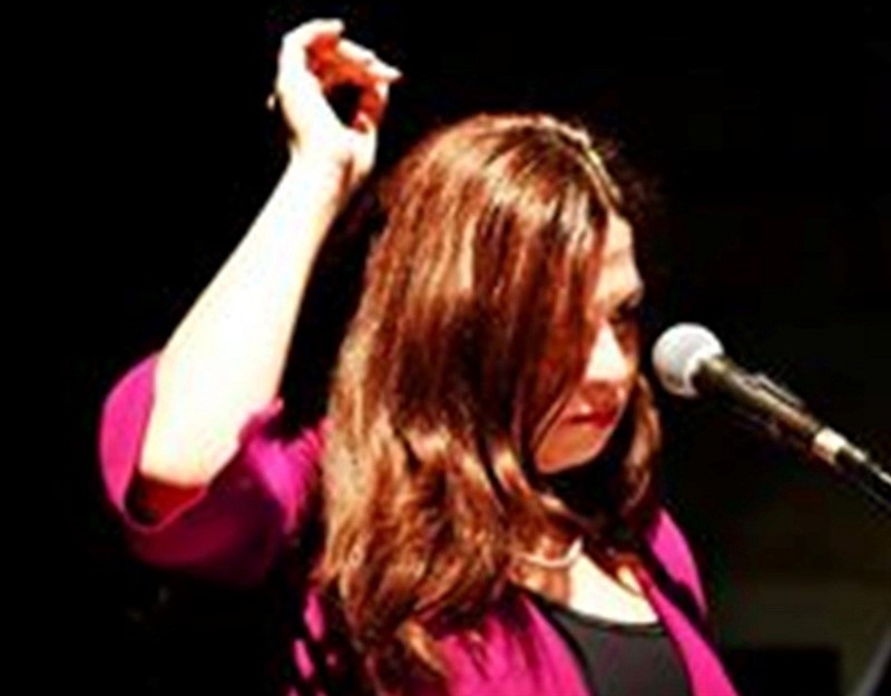 Çiğdem Erken'li Hayal Kahvesi Sahnesi