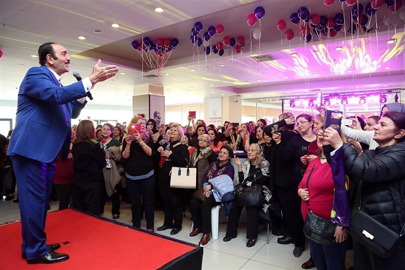 Ataşehirli Kadınlar 'Mustafa Keser İle Kadınlar Matinesi'nde Buluştu