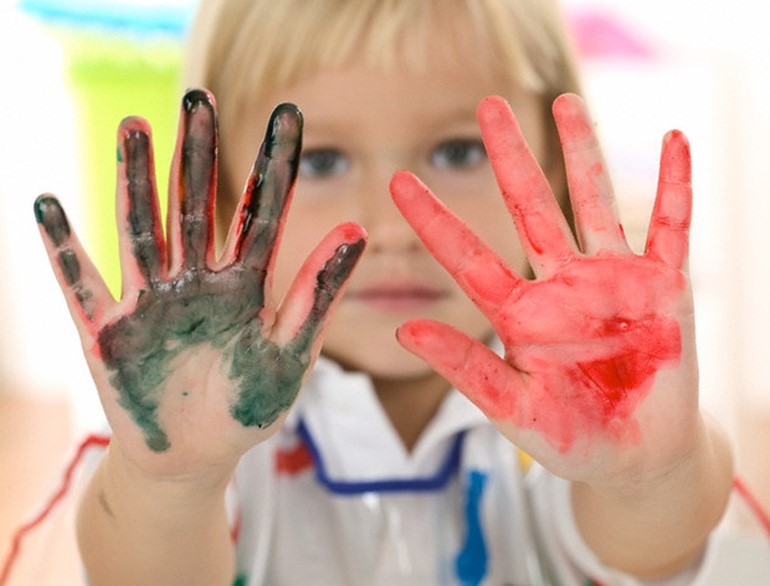 Çocuklar Resim Yapmalı