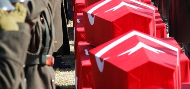 Albümünü 27 Bin TL'lik Kulaklıkla Dinledi!