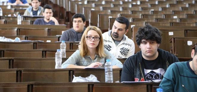 Suriyeliler TEM'de Edirne'ye Yürüyüyor