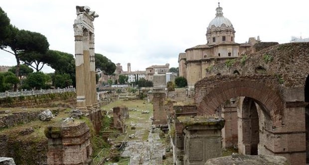 1800 Yıllık Sütuna Adını Yazan Türk Öğrenciye Gözaltı