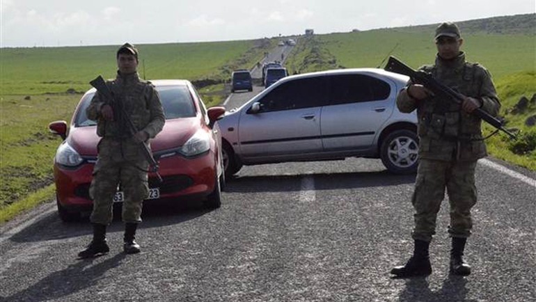 Askeri Aracın Geçişi Sırasında Patlama!