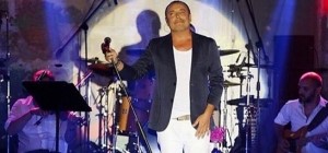 Cenk Eren'den sahne şov