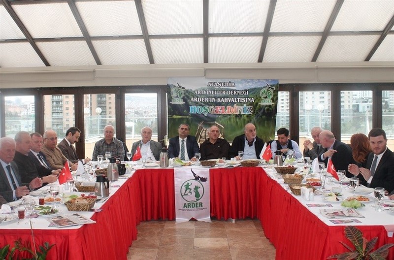 Ataşehir'de Artvinliler Kahvaltıda buluştu..