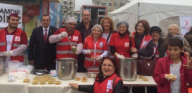 Türk Kızılayı Maltepe Şubesi'nden Aşure İkramı...
