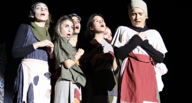 Kartallı tiyatroseverlerle buluşan oyun