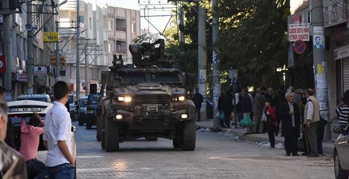 Polis Aracına Bombalı Saldırı