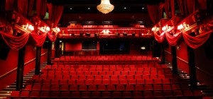 Tiyatro Sahnesinde Canından Oluyordu