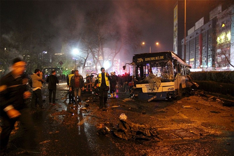 Ankara'da Patlama... Ölü Sayısı Artıyor!