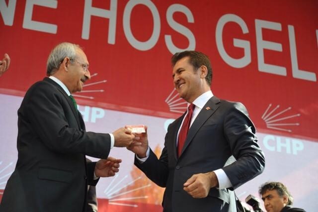 CHP'yle ilk resmi teması 8 yıl sonra geldi.