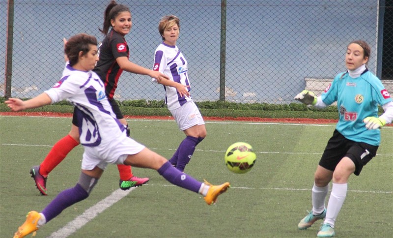 Bayanlar Son Dakikayı Sever...