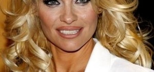 Pamela Anderson yürekleri hoplatıyor