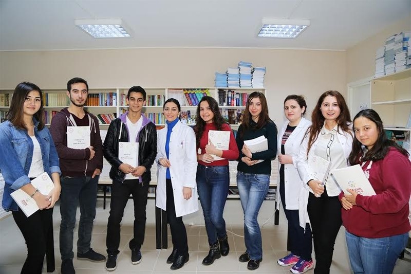 Ataşehir Belediyesi  YGS ve LYS Kitapları Dağıtıyor