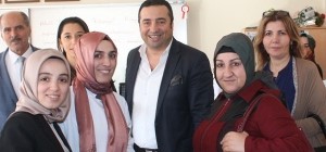 AK Parti'den Öğretmenlere  Karanfilli Kutlama Ziyareti