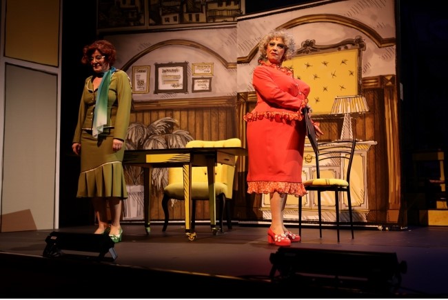 Tersine Dünya Devlet Tiyatrolarında