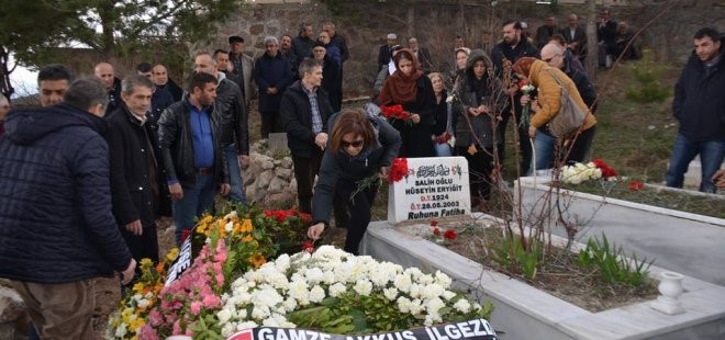 Koleksiyonunu Görücüye Çıkardı