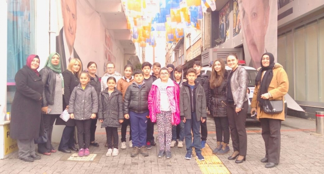Ataşehir'li çocuklara okuma sevgisi kazandırıyorlar..