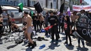 çıplak protesto