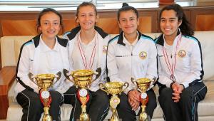 ENGELLERİ AŞIP, KUPALARINI ALDILAR