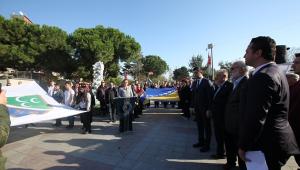 Bosna sancak derneklerinden Srebrenıca soykırım anıtı önünde protesto