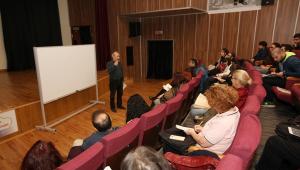 Kartal Belediyesi Felsefe Atölyesi, ilk konferansını verdi