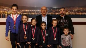 Şampiyon cimnastikçilerden başkan Altınok Öz’ü makamında ziyaret yaptı