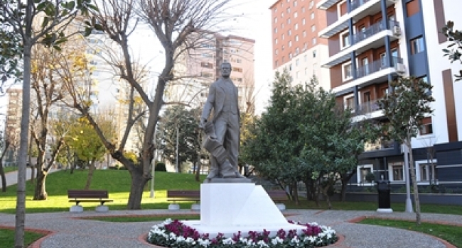 Namık Kemal heykeli Kadıköy’de
