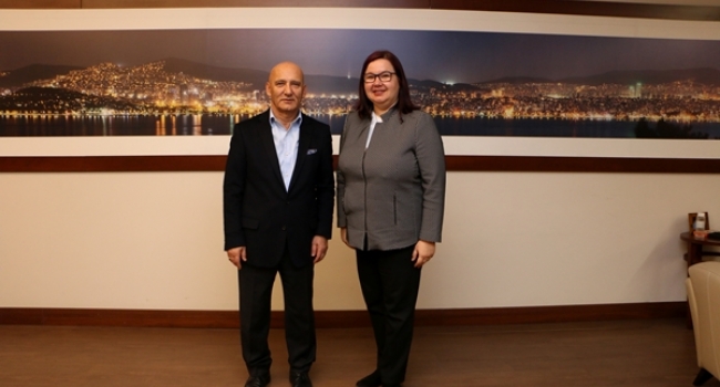 Doç. Dr. Meral Yüksel’den başkan Altınok Öz’ü makamında ziyaret yaptı