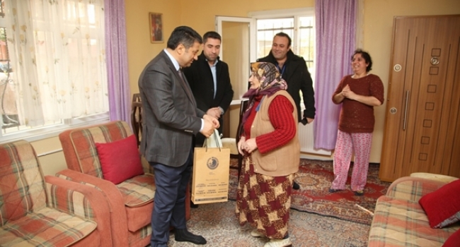Harabeye dönmüş evde yaşayan aileye Kartal Belediyesi sahip çıktı