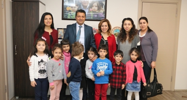 Kreş öğrencilerinden kartal Belediyesi’ne yeni yıl ziyareti