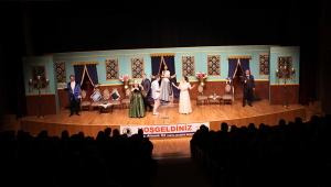 Akidezadeler bir tatlı huzur adlı tiyatro oyunu Kartal’da sahnelendi