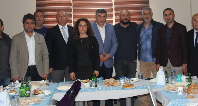 İSEDER İLE BASIN KAHVALTIDA BULUŞTU.