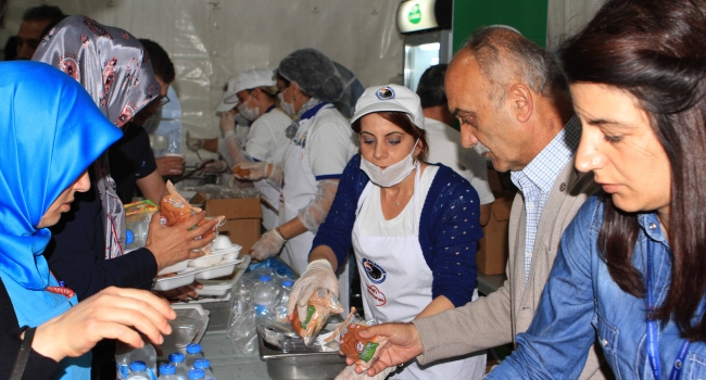 KARTAL HALKI İFTAR SOFRASINDA BİR ARAYA GELİYOR