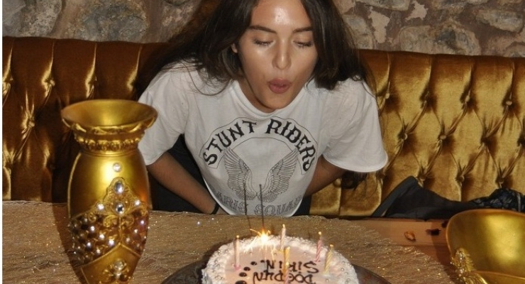 17. YAŞINA SETTE GİRDİ