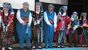 ENGELLİLER  AYAKTA ALKIŞLANDI