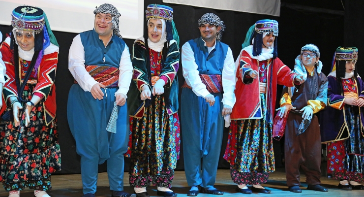 ENGELLİLER  AYAKTA ALKIŞLANDI