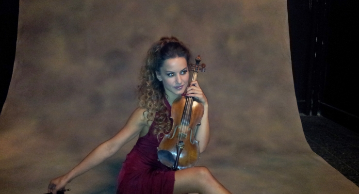 ÜNLÜ OYUNCU YILBAŞINDA SAHNEDE