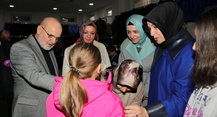Sosyal Market’ten 400 Çocuğa Kışlık Giysi  !