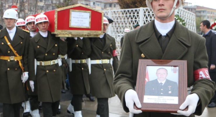 BAŞKAN ALTINOK ÖZ ŞEHİT MAHMUT MÜCAHİT ÜLGEN’İN TÖRENİNE KATILDI
