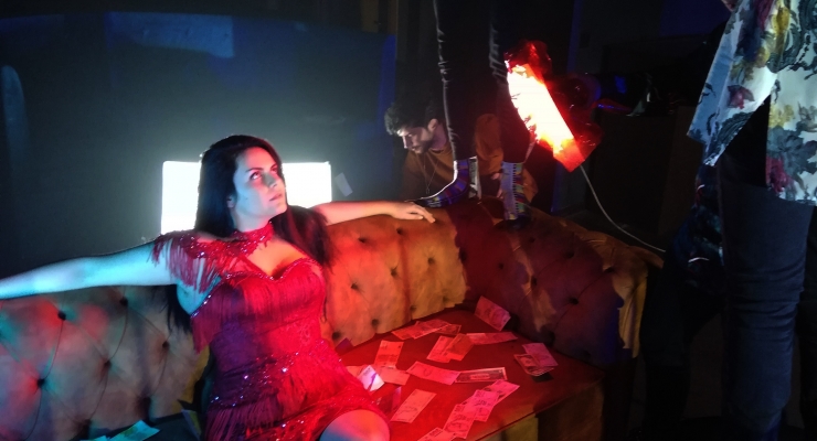 KIYAFETİ KLİP BÜTÇESİ KADAR