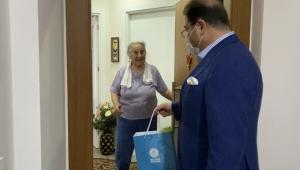 Başkan Kılıç evden çıkamayan yaşlıları evlerinde ziyaret etti