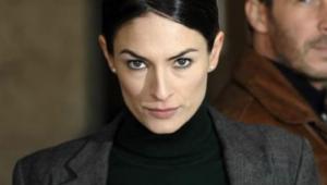 Ünlü Oyuncu Özlem Düvencioğlu İsyan Etti!