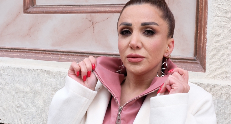 İSTANBUL AŞKINI ŞARKIDA YORUMLADI