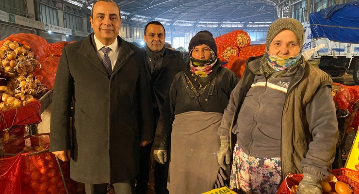 BAŞKAN KARACA'DAN KENT HALİ'NDE SAAT 05.00 MESAİSİ