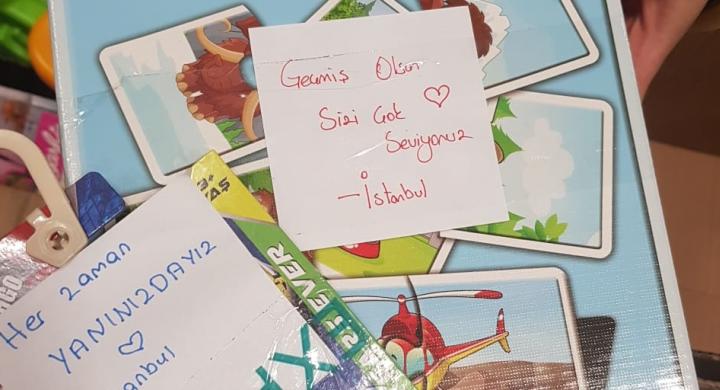 Yardım Kolilerinden Çıkan Notlar Duygulandırdı