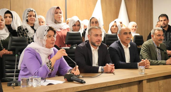 VE BEKLENEN OLDU HANIMAĞA MİLLETVEKİLİ ADAY ADAYLIĞINI AÇIKLADI